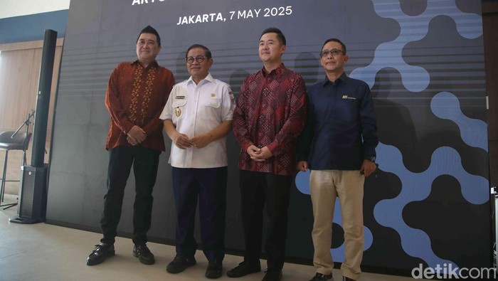 1746638240954-momen-pramono-resmikan-hotel-terintegrasi-moda-transportasi-di-pusat-jakarta-1746603841671_169