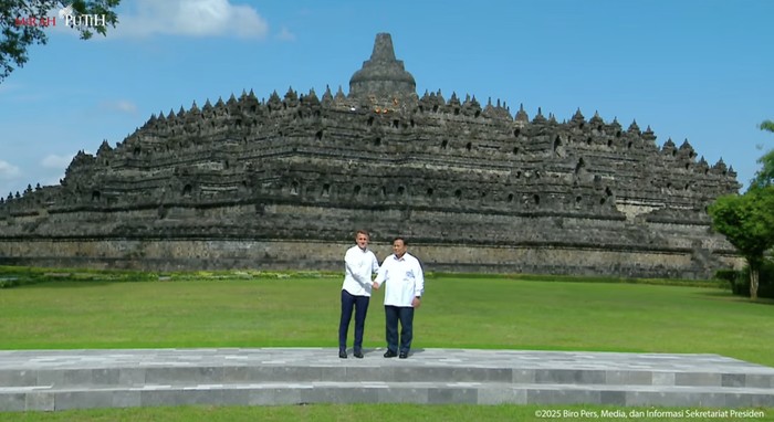 1748517359788-presiden-prabowo-subianto-dan-presiden-emmanuel-macron-di-borobudur-1748504143927