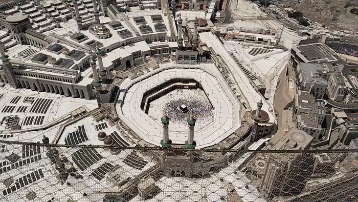 1748842074284-potret-masjidil-haram-dari-gedung-tertinggi-di-arab-saudi-1748398368111