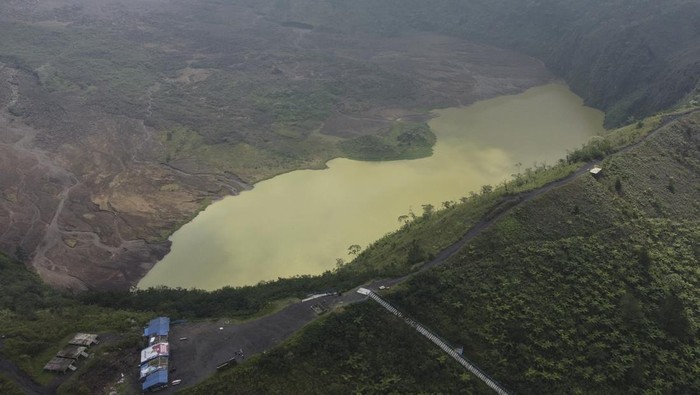 1749143792326-eksotisme-kawah-galunggung-keindahan-alam-di-atas-gunung-api-aktif-1749047283721_169