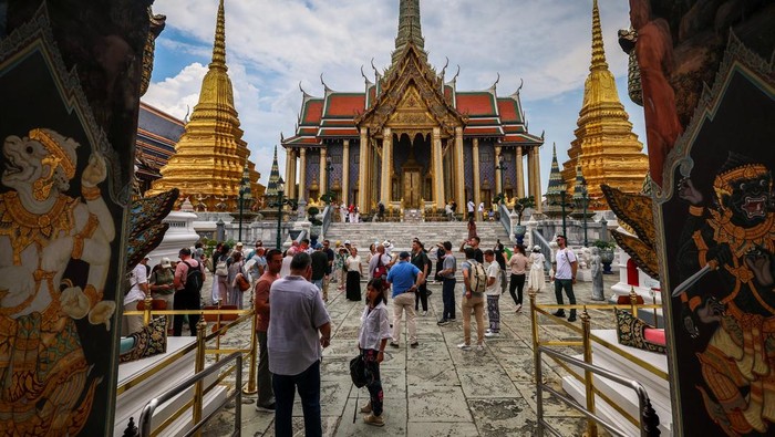 1749728114288-menyusuri-megahnya-grand-palace-bangkok-1749645467662_169