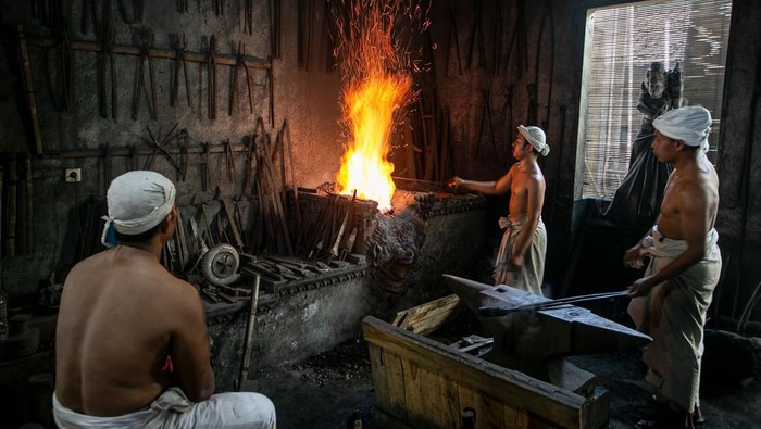 1750159288753-mengintip-proses-pembuatan-keris-pusaka-tradisional-di-karanganyar-1750150103530_169