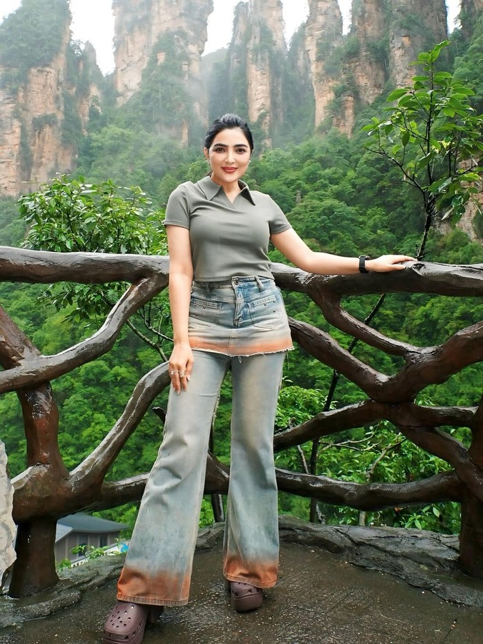 1750698493255-ashanty-liburan-ke-china-1750673513478