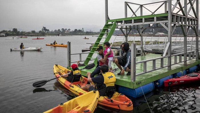 1751174397703-waduk-saguling-hits-dengan-wisata-kayak-yuk-coba-1751095349701_169