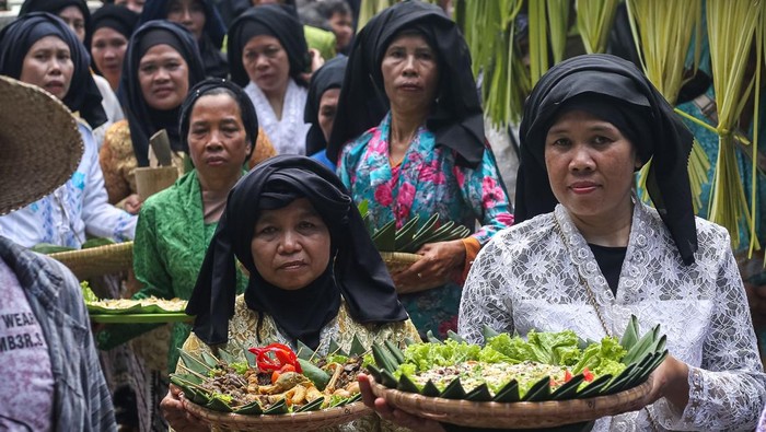 1751865922026-festivafestival-bubur-suro-meriahkan-peringatan-asyura-di-pandeglangal-bubur-suro-di-pandeglang-1751800283273_169