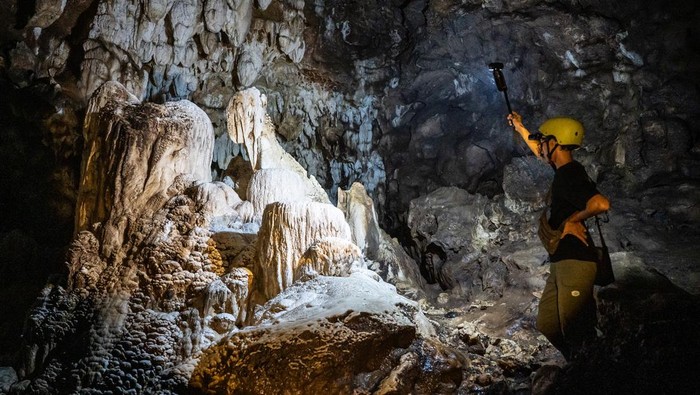 1752211171718-menelusuri-gua-petruk-kebumen-situs-karst-purba-yang-mendunia-1752144703001_169