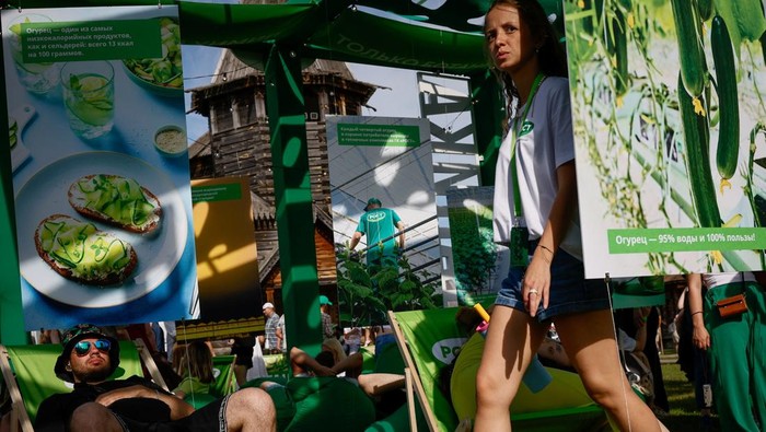 1753161706681-festival-di-rusia-ini-isinya-serba-timun-1753082643894_169