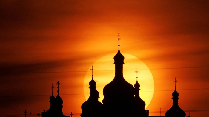 1754824176061-panorama-senja-membalut-biara-kyiv-pechersk-lavra-1754640342898_169