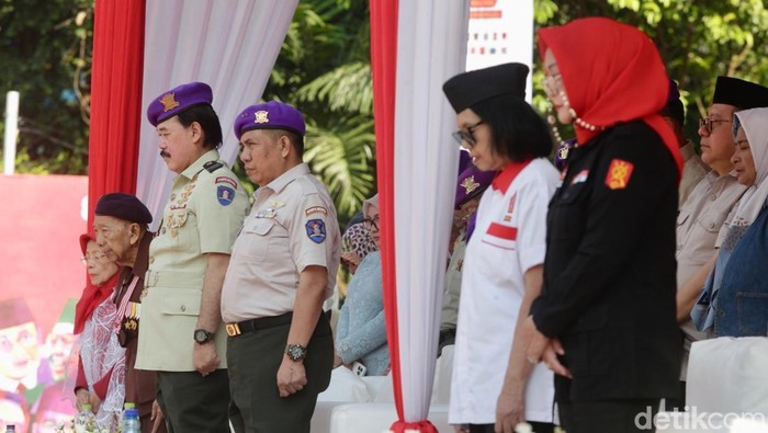 1755410057820-memperingati-detik-detik-kemerdekaan-di-tugu-proklamasi-1755399312351_169
