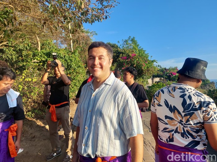 1756230614914-rifat-sungkar-di-uluwatu-1756181250298