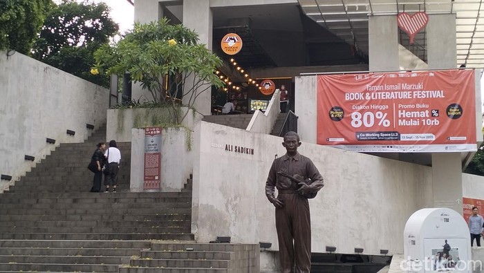 1758455299218-perpustakaan-jakarta-tim-cikini-1758302498207_169
