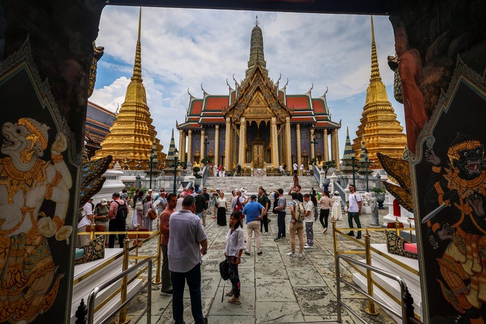 1761328093419-menyusuri-megahnya-grand-palace-bangkok-1749645467662