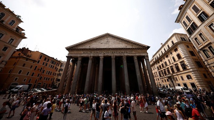 1761479180410-wisata-ke-pantheon-roma-tak-lagi-gratis_169