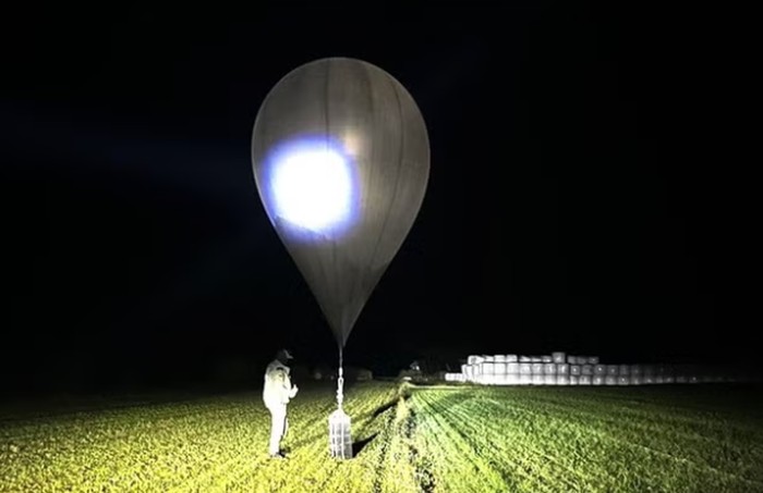 1761500692532-balon-udara-menyusup-ke-lituania-1761298294679