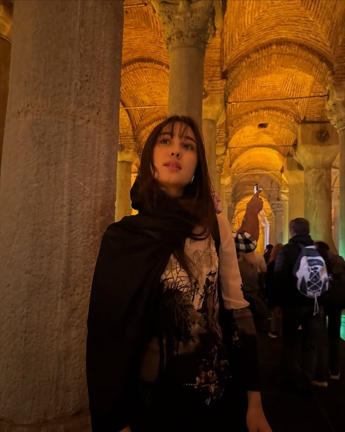 1761673533480-liburan-yasmin-napper-di-turki-1761648466806