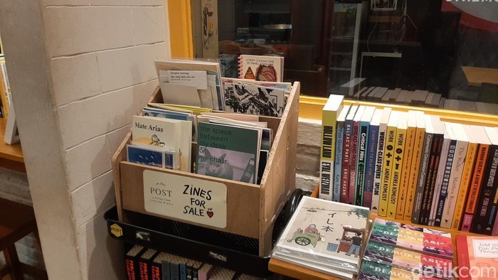 1761717633931-post-a-living-room-press-toko-buku-indie-di-pasar-santa-jaksel-1761647013457_169
