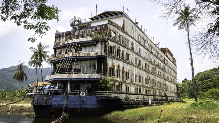 1761738671022-misteri-hotel-mewah-thailand-yang-berubah-jadi-kapal-hantu-1761710438144_169