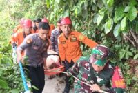 1761738731242-proses-evakuasi-wn-as-annette-watson-yang-jatuh-di-pantai-atuh-desa-pejukutan-kecamatan-nusa-penida-klungkung-selasa-28102025--1761664827550_169