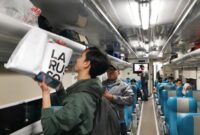 1761780371636-para-penumpang-saat-berada-di-gerbong-kereta-api-rute-medan-rantau-prapat-dok-kai-divre-i-sumut-1758422955440_169