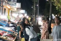 1761846865862-wisatawan-berburu-kuliner-seafood-di-kampung-ujung-labuan-bajo-ambrosius-ardindetikbali_169