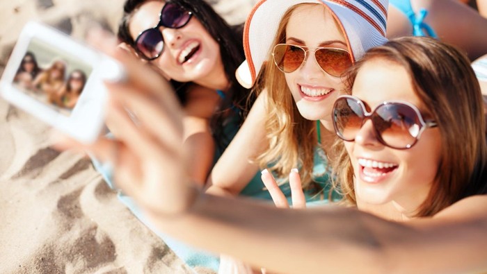 1761846946788-ilustrasi-wanita-liburan_169