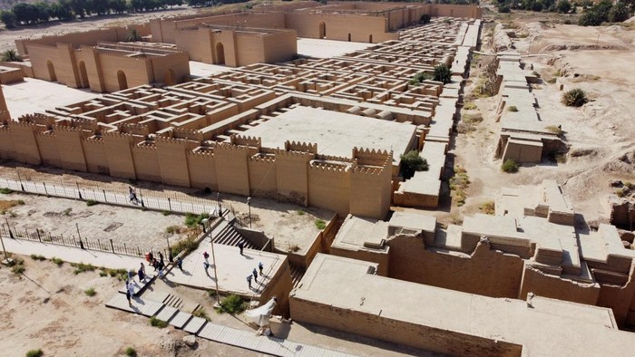 1761890375370-situs-warisan-dunia-babylon-di-irak-terancam-rusak-1761808677599_169