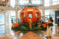 1761911567257-sambut-halloween-kereta-labu-raksasa-hiasi-mal-jakarta-1761893308791_169