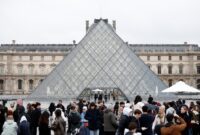 1761997165199-museum-louvre-ditutup-sementara-usai-pencurian-permata-gegerkan-paris-1760954746003