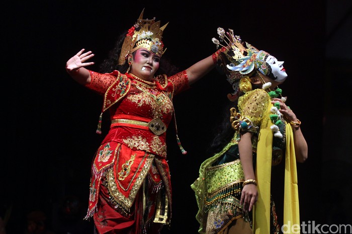 1761997214099-pagelaran-wayang-topeng-bertajuk-setyakasih-1761968043643