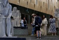 1762257503326-dari-piramida-ke-museum-agung-mesir-bangkitkan-kembali-pesona-warisan-firaun-1762229591236_169