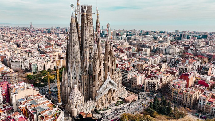 1762365039040-katedral-sagrada-familia-1757256448843