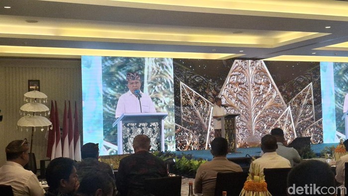 1762430457905-gubernur-bali-wayan-koster-saat-sambutan-di-benoa-badung-kamis-6112025-1762410582616_169