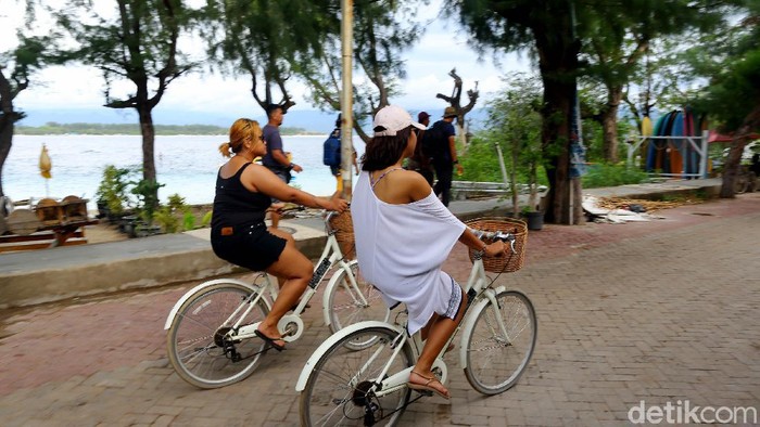 1762495294567-foto-terkini-gili-trawangan-sunyi-sepi-bak-kota-mati-13_169