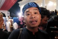 1762667553343-jaro-oom-dan-warga-baduy-saat-melakukan-acara-seba-baduy-di-pendopo-gubernur-banten-aris-rivaldodetikcom-1746294273138_169