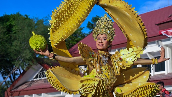 1762667613549-meriah-lomba-busana-karnaval-warnai-pawai-budaya-nusantara-di-palu-1762525009752_169