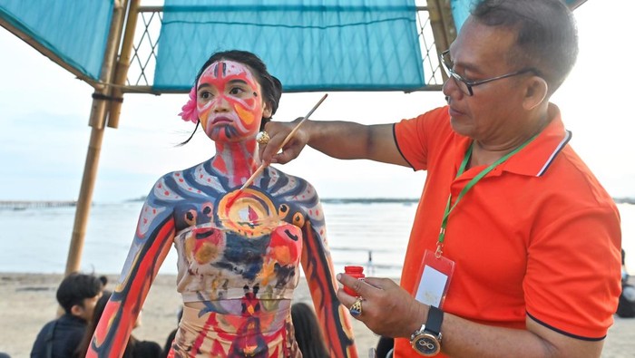 1762688910054-body-painting-meriahkan-sanur-village-festival-1762659001802_169