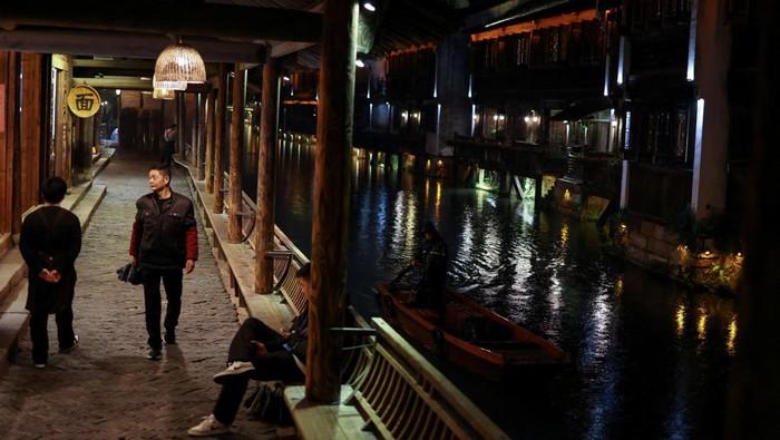 1762969956759-menikmati-keindahan-malam-di-kota-air-kuno-wuzhen-1762928998114_169