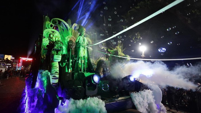 1763228508186-dhoho-night-carnival-di-kediri-1763220828405_169