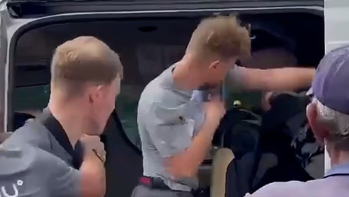 1763271929804-dua-turis-berkelahi-di-thailand-1763100068285_169