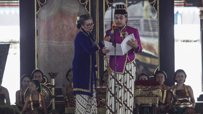 1763615374999-jumenengan-raja-solo-pb-xiv-1763196865859_169