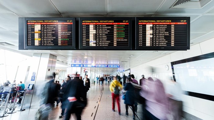 1764047301165-ilustrasi-kedatangan-turis_169