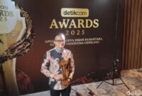 1764068834265-senior-vice-president-marketing-taman-safari-indonesia-alexander-zulkarnain-dalam-detikcom-award-2025-di-jakarta-selasa-251120-1764066171744_169