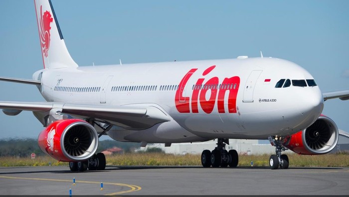 1764220122205-pesawat-airbus-a330-yang-digunakan-lion-air-untuk-menerbangkan-jamaah-haji-1744424364430_169