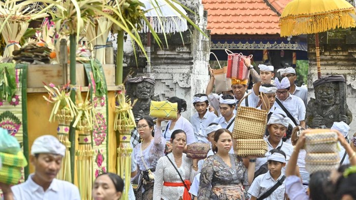1764414517377-perayaan-hari-raya-kuningan-di-bali-1764398363556_169