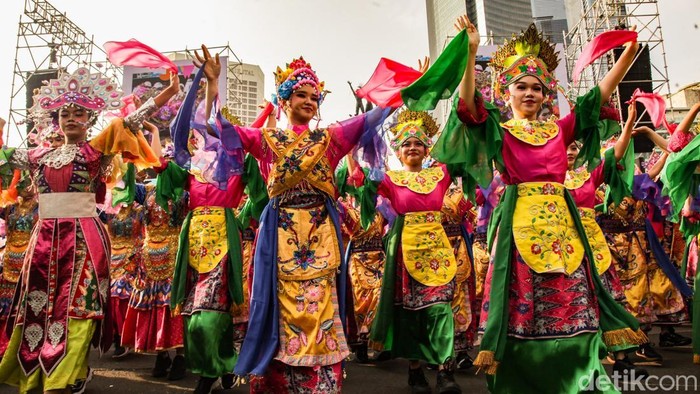 1764479392922-500-penari-meriahkan-gelaran-jakarta-penuh-warna-di-bundaran-hi-1764470423913_169
