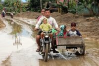 1764587360343-bingkai-sepekan-pilu-aceh-sumut-sumbar-dikepung-banjir-dan-longsor-1764341732657_169