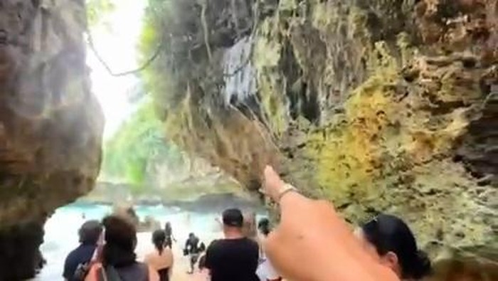 1764673927354-dugaan-pencemaran-tebing-pantai-suluban-desa-pecatu-kecamatan-kuta-selatan-badung-foto-tangkapan-layar-video-di-medsos-1764604960901_169