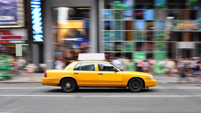 1764803139893-ilustrasi-taksi-di-tempat-wisata_169