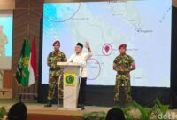 1765105689010-menteri-koordinator-bidang-pangan-indonesia-sekaligus-ketua-umum-pan-zulkifli-hasan-atau-zulhas-di-mataram-ntb-sabtu-6122025-f-1765007975290_169