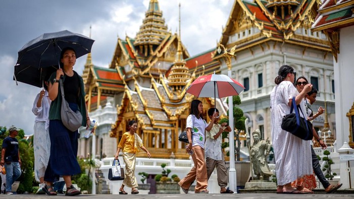 1765105691671-menyusuri-megahnya-grand-palace-bangkok-1749645467963_169